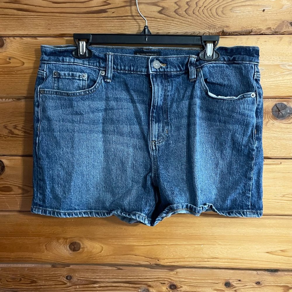 Banana Republic jean shorts size 32/14